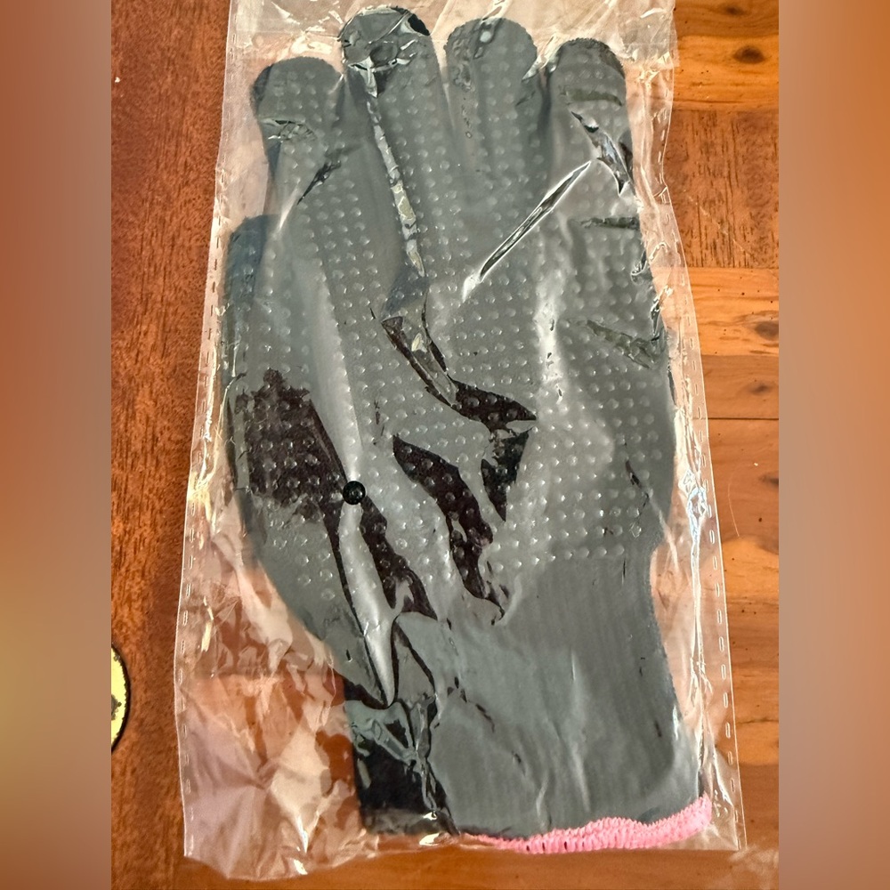 Black Heat-Resistant Hair Styling Glove